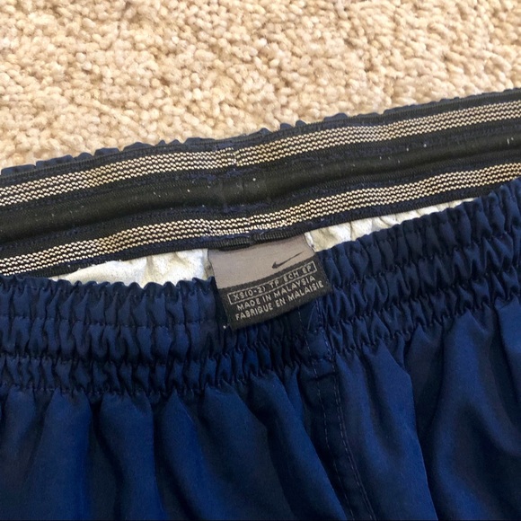 Nike Women’s Navy Shorts Size XS - Picture 3 of 3